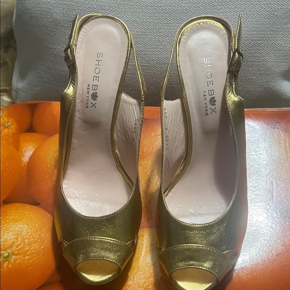 SHOEBOX NEW YORK METALLIC GOLD PEEP TOE SLINGBACK HEELS Size 40 - Picture 2 of 10